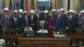 Trump honors USA 'Miracle on Ice' hockey team