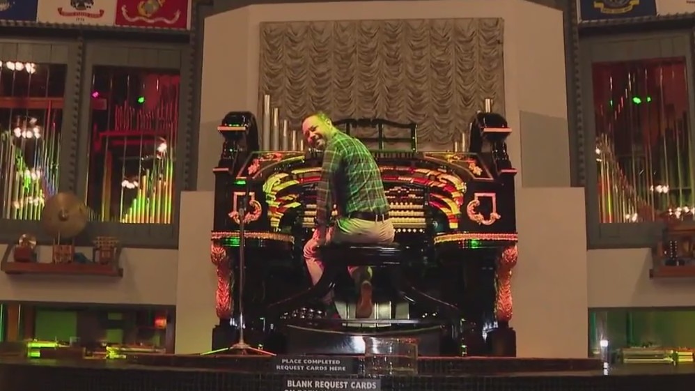 Organ Stop Pizza decks the halls for charity