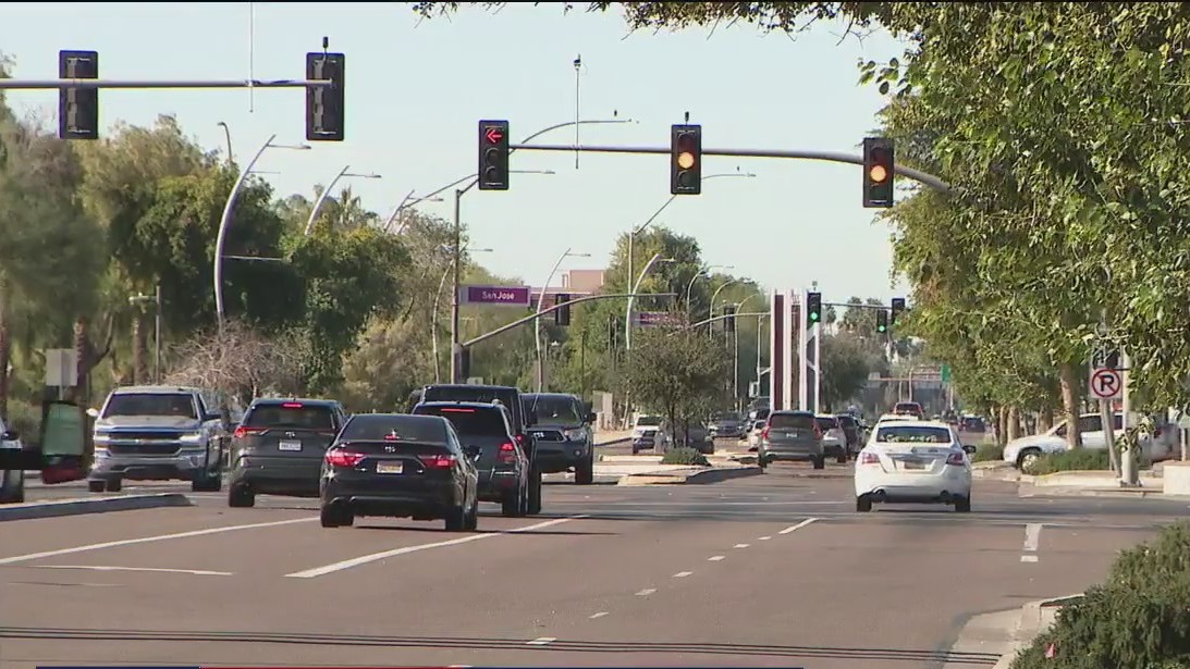 High-speed collision kills 2, including child, in Mesa: police
