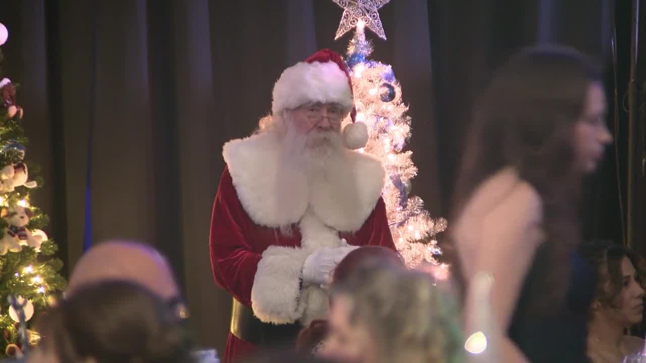 Blue Thanksgiving gala raises funds to help officers