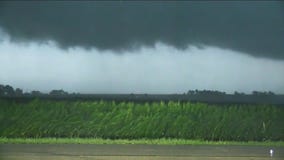 Storm leaves thousands without power across Chicago area