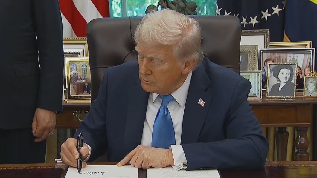 Trump pardons people involved in election interference