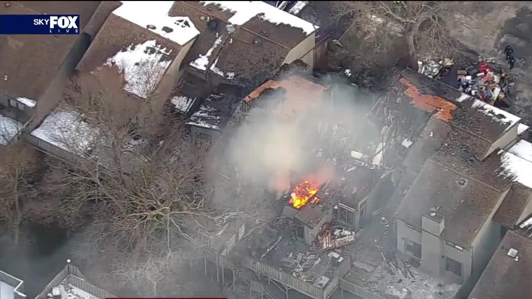 Fire destroys condos on Lond Island