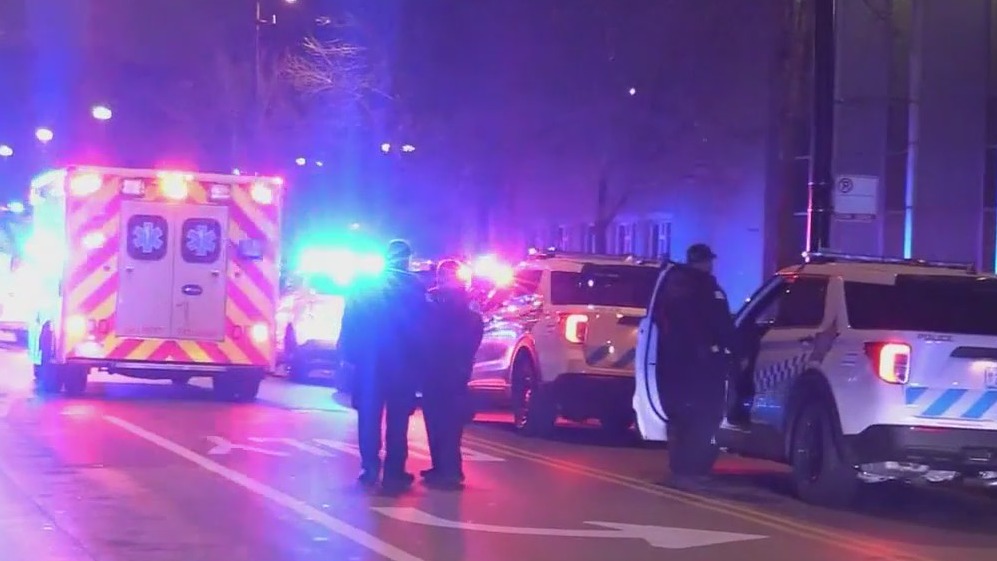 Chicago mourns off-duty officer who died in police station