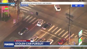 LA police chase suspect going the wrong way