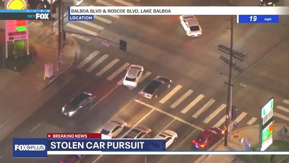 LA police chase suspect going the wrong way
