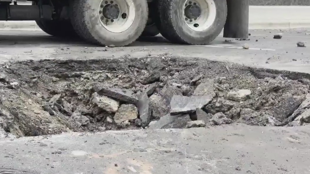 2 sinkholes form in downtown Austin