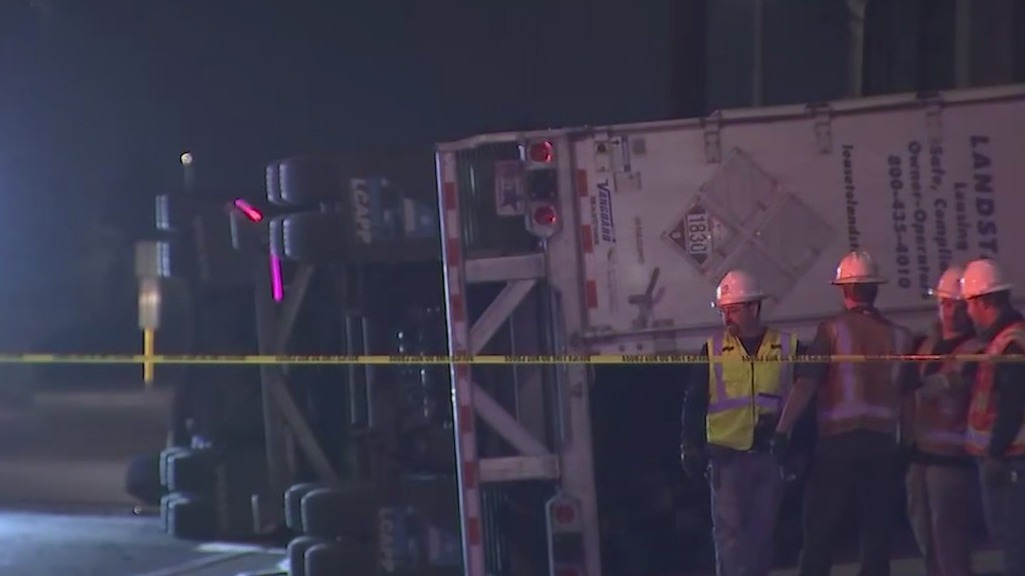 67th Avenue and Glendale closed after semi rollover crash