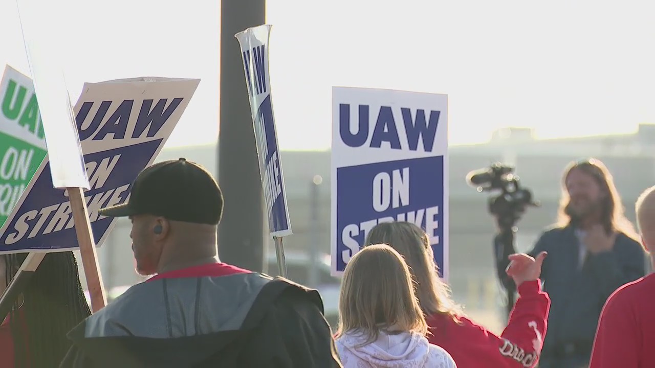 Some optimism among UAW strikers outside Ford's Michigan Assembly Plant in Wayne