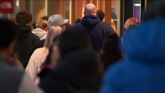 Shoppers chase deals, discounts after holidays