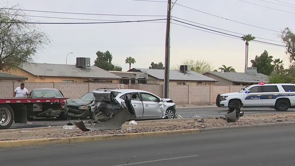 7 injured in multi-car crash at west Phoenix intersection | FOX 10 Phoenix