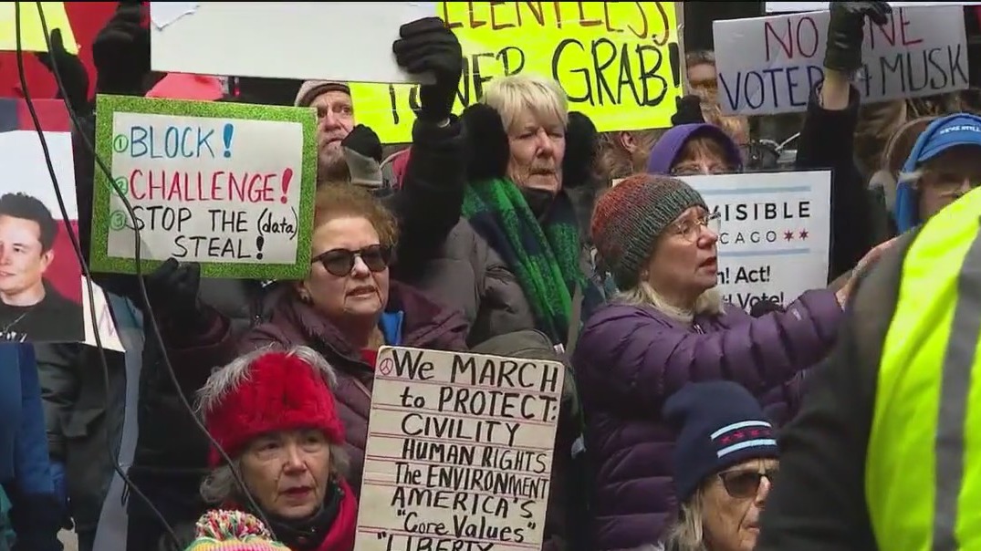 Chicagoans gather to protest against Trump's policies
