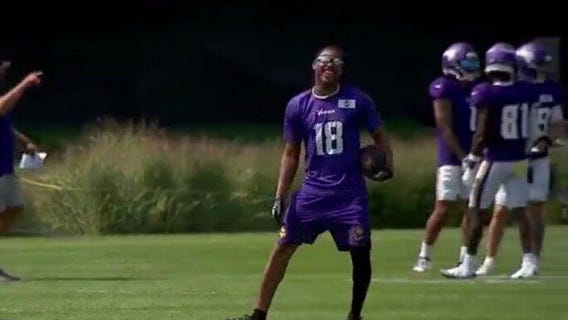 Justin Jefferson puts on coaching hat while sitting out Vikings practice