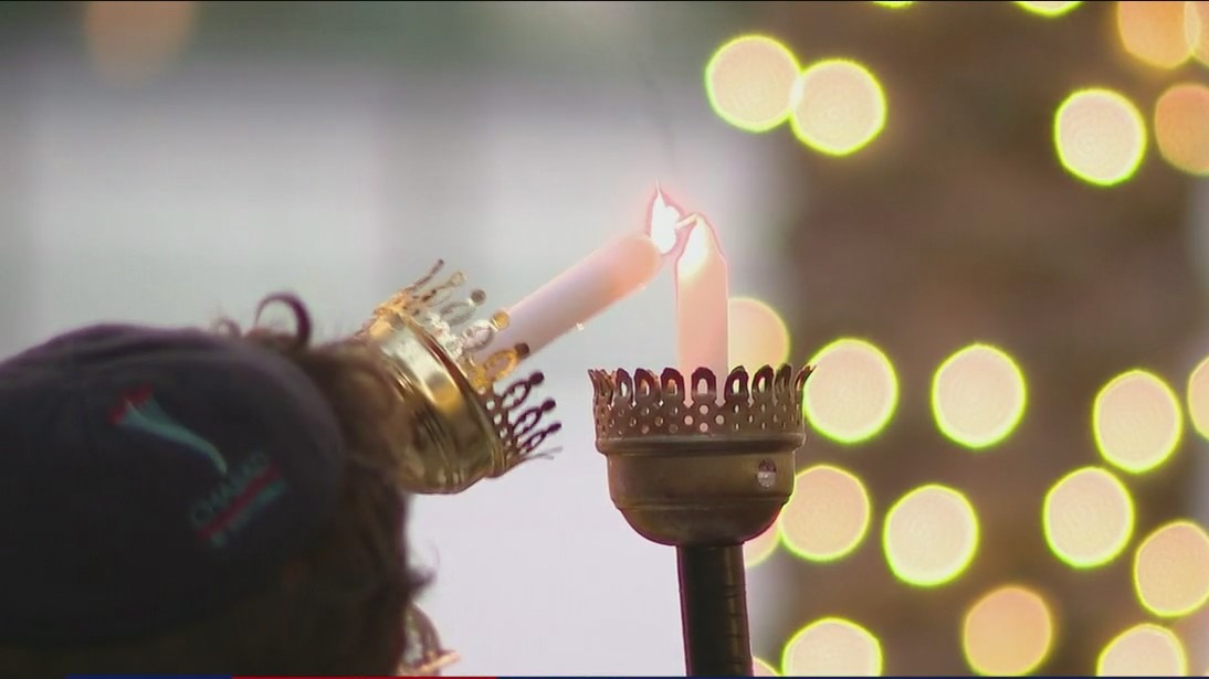 'Proud of who we are': Jewish community gathers for 1st night of Hanukkah amid terror attack