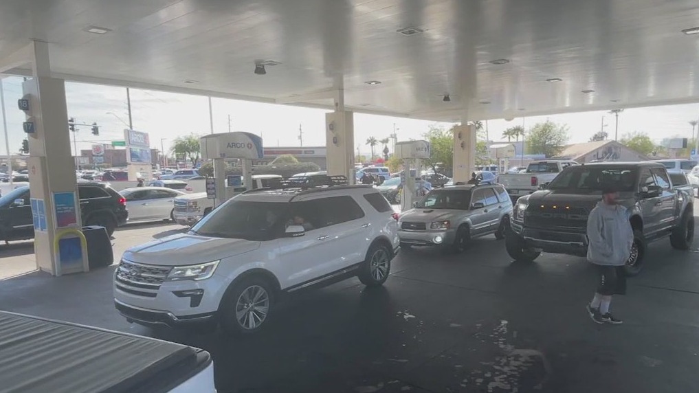 Driver calls central Phoenix gas giveaway a 'blessing' | FOX 10 Phoenix