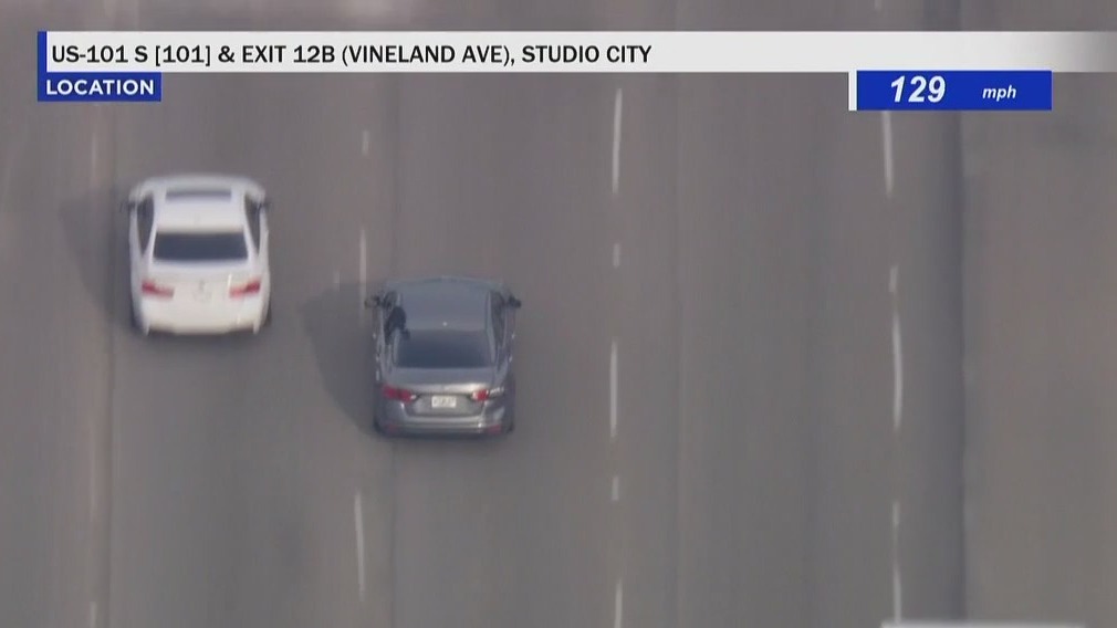 LAPD pursuit of carjacking suspect ends in Sun Valley