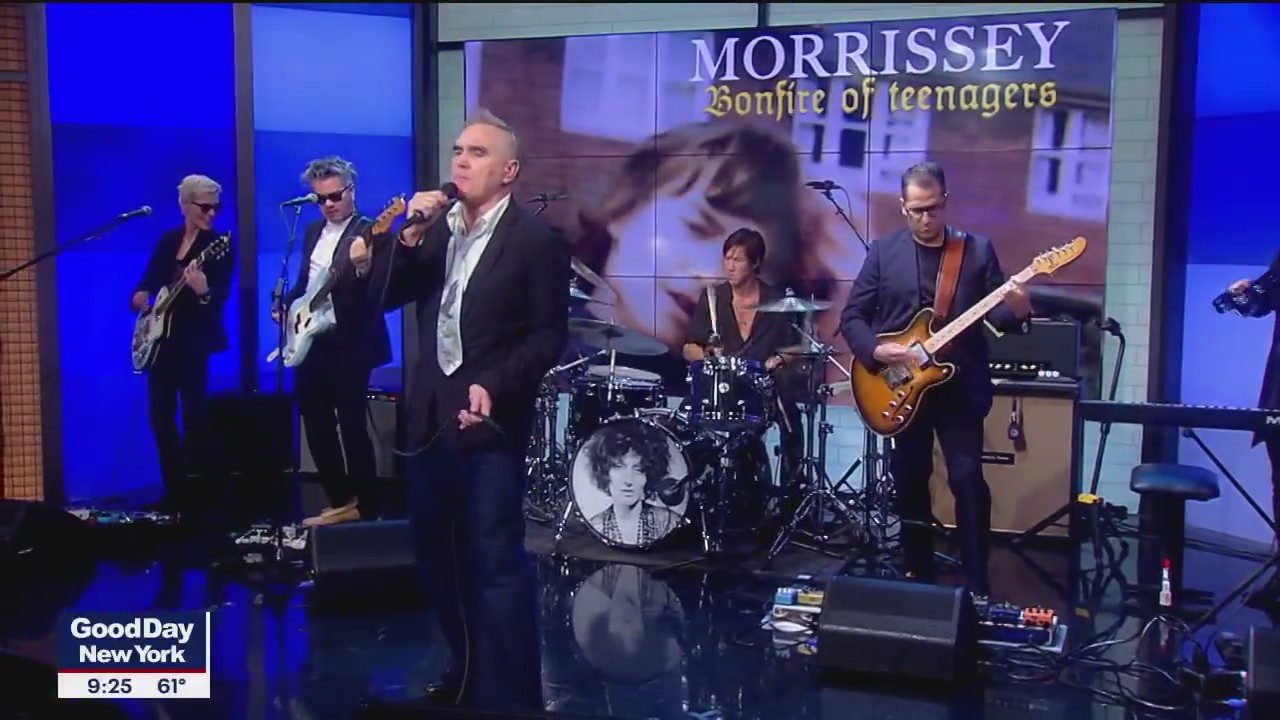 Morrissey performs live