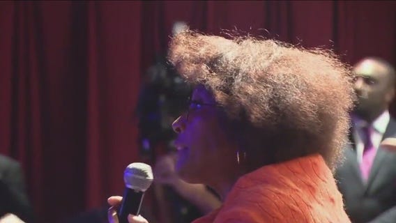 'I don't want them there!' Hyde Park residents heated over migrants moving to Lake Shore Hotel