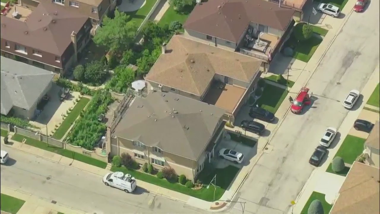 Part of airplane falls into Chicago backyard, investigation underway
