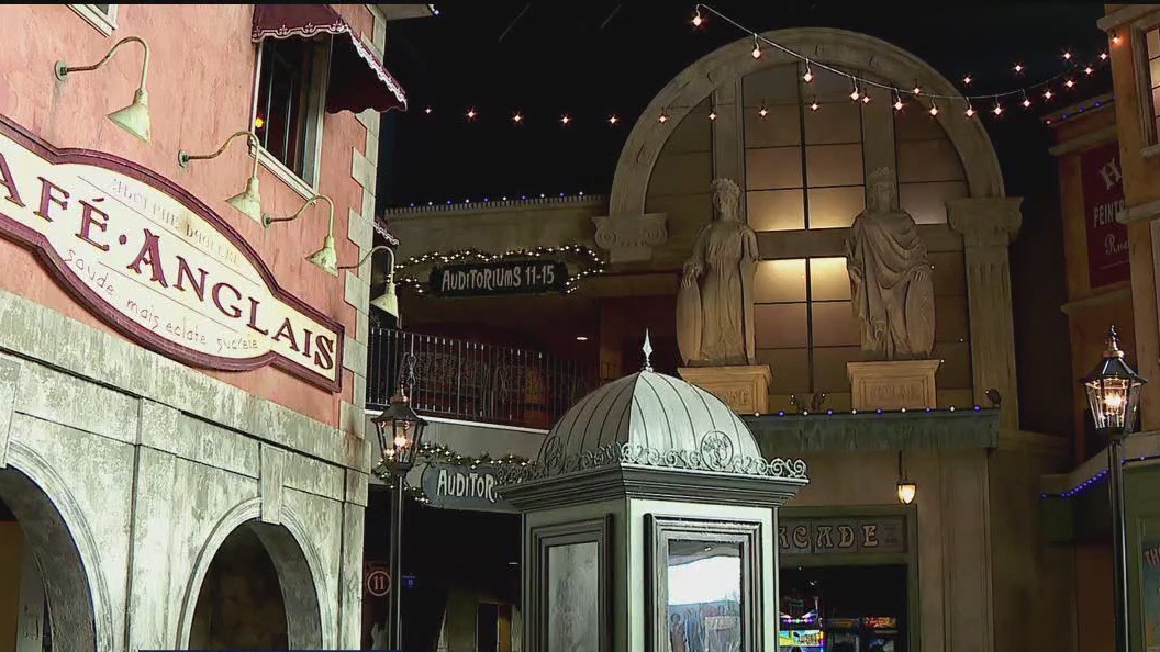 Movie customers asked to pay for uncharged tickets