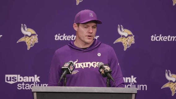 Kevin O'Connell reacts after Vikings lose to Bears, 19-17 [FULL]