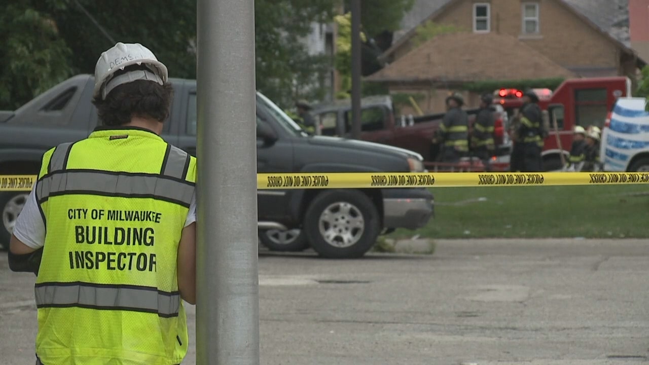 Milwaukee crash prompts house fire