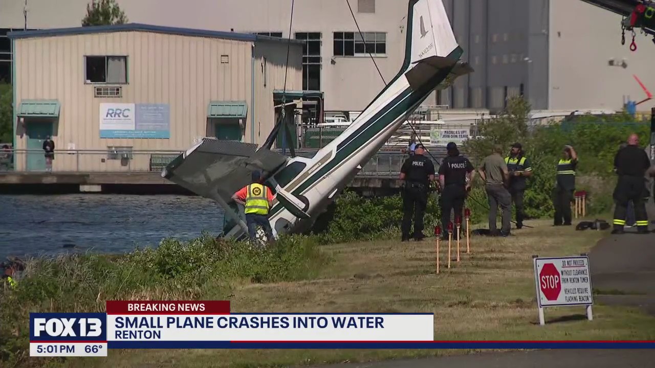 Small plane crashes near airport in Renton, WA