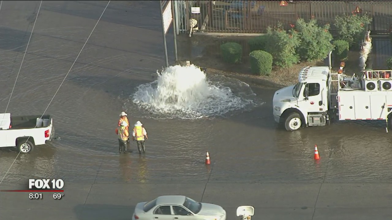 Semi-truck hits fire hydrant, causes massive flooding | FOX 10 Phoenix