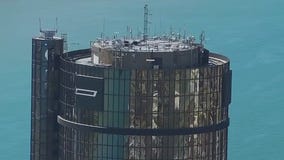 Detroit fire crews battle kitchen fire 70 stories up