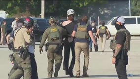 'This isn't government, it's chaos': Several arrested at Chicago area ICE protest
