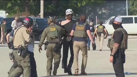 'This isn't government, it's chaos': Several arrested at Chicago area ICE protest