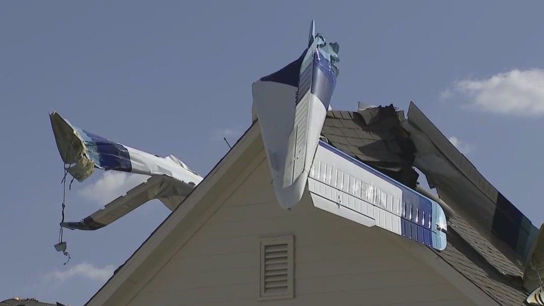 3 involved in plane crash out of hospital