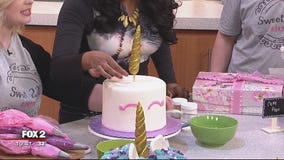 Decorating a unicorn cake for Maurielle's birthday