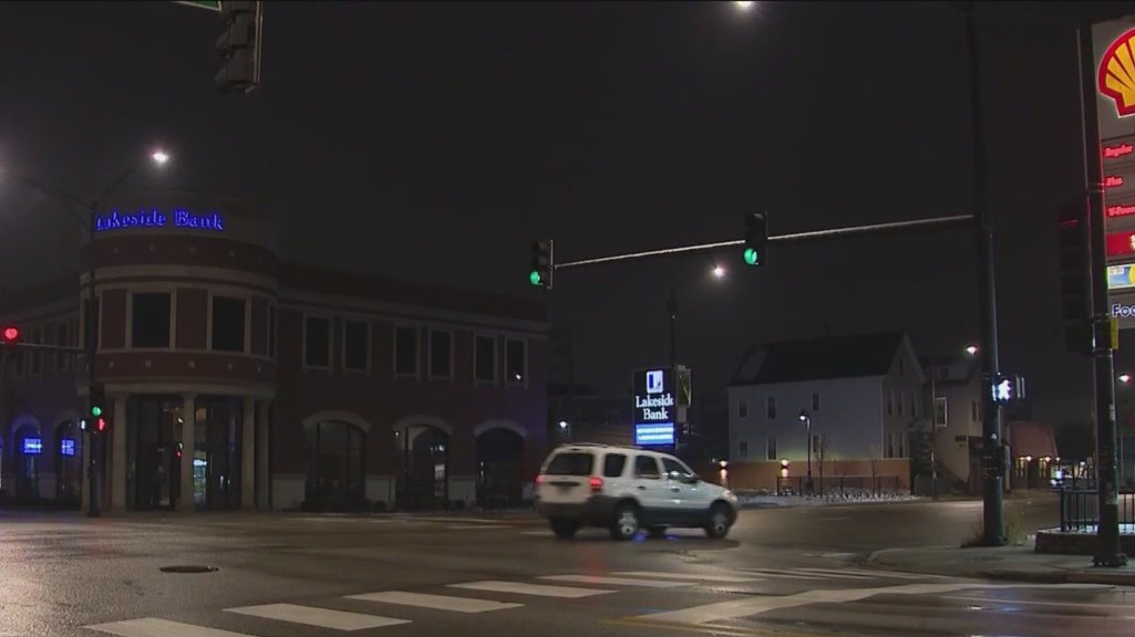 Chicago police seek driver in Lincoln Park hit-and-run crash