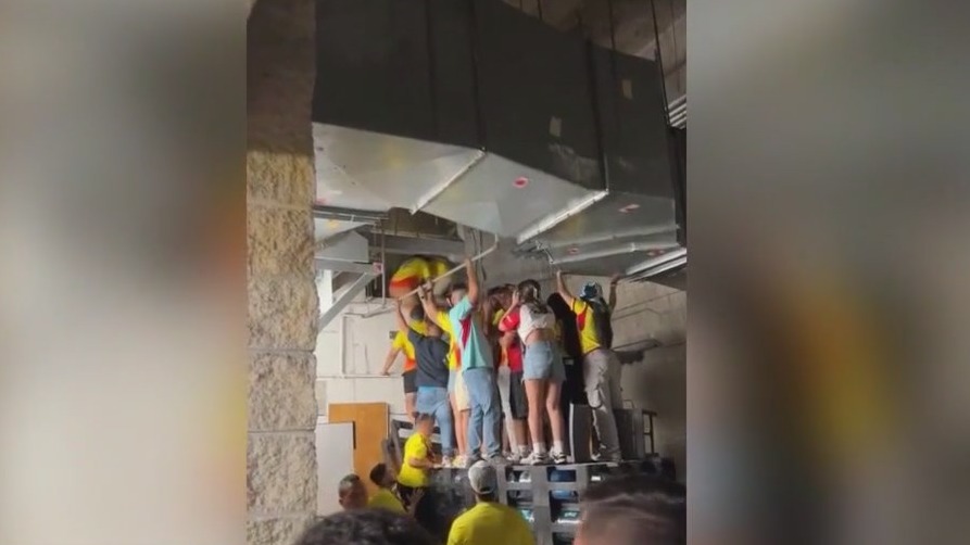 Soccer fans sneak into Miami stadium