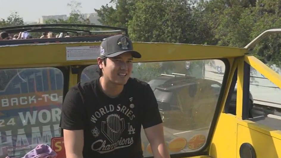 Dodgers make their way to DTLA for victory parade