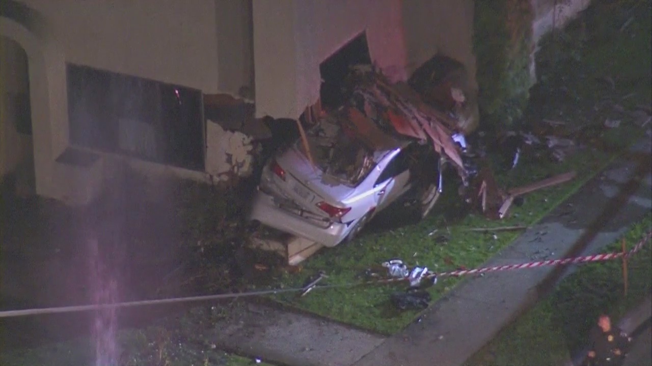 DUI driver hits pole, hydrant before crashing into Torrance restaurant