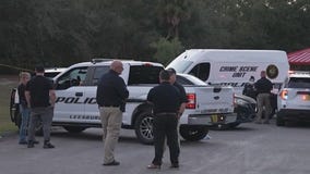 Man found dead in car at Leesburg park, police say