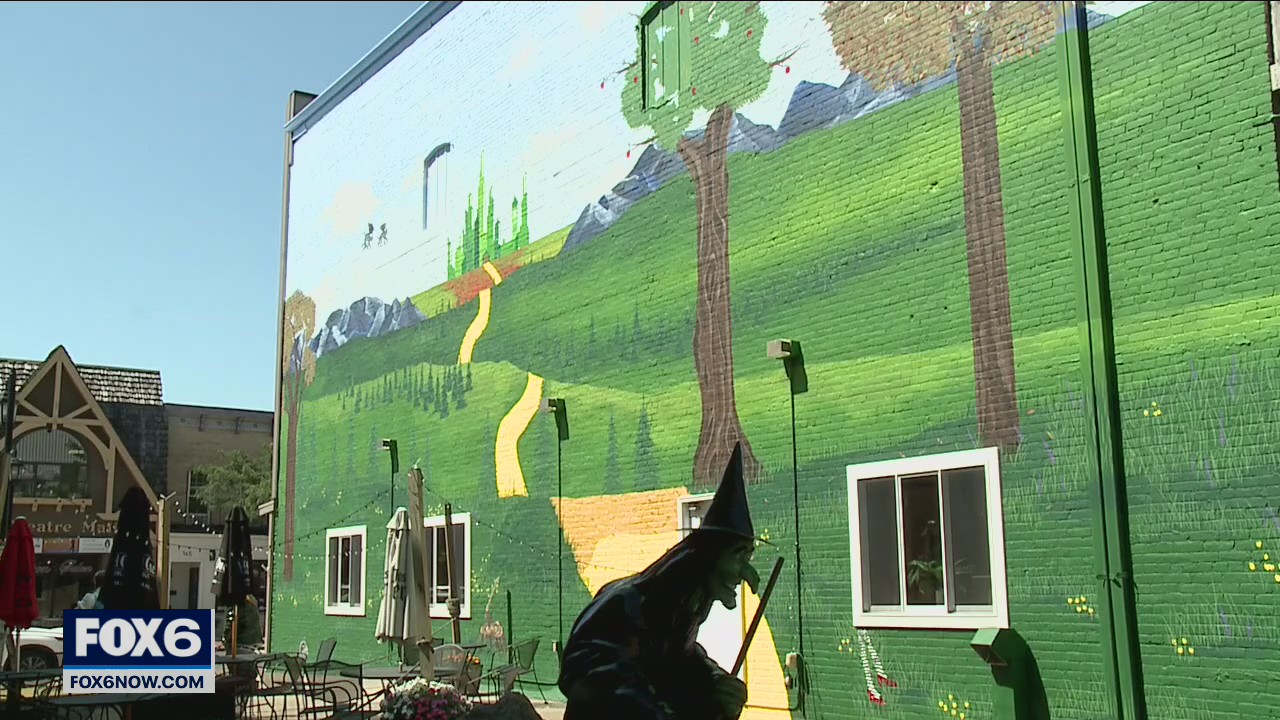 Oconomowoc 'Wizard of Oz' mural; father, daughter work together