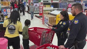 Phoenix Police teams up with families for holiday shopping spree