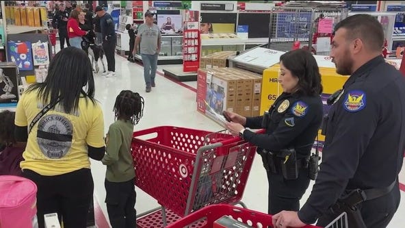 Phoenix Police teams up with families for holiday shopping spree