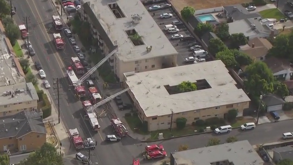 Fire sparks at apartment complex in Van Nuys | FOX 11 Los Angeles