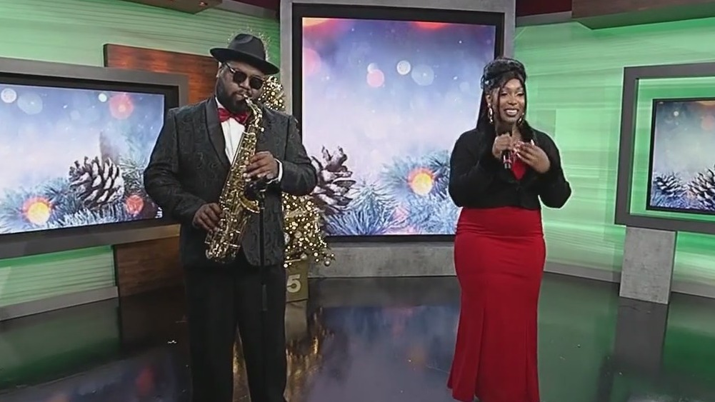 Christmas 2025: Deleece performs Christmas is Here