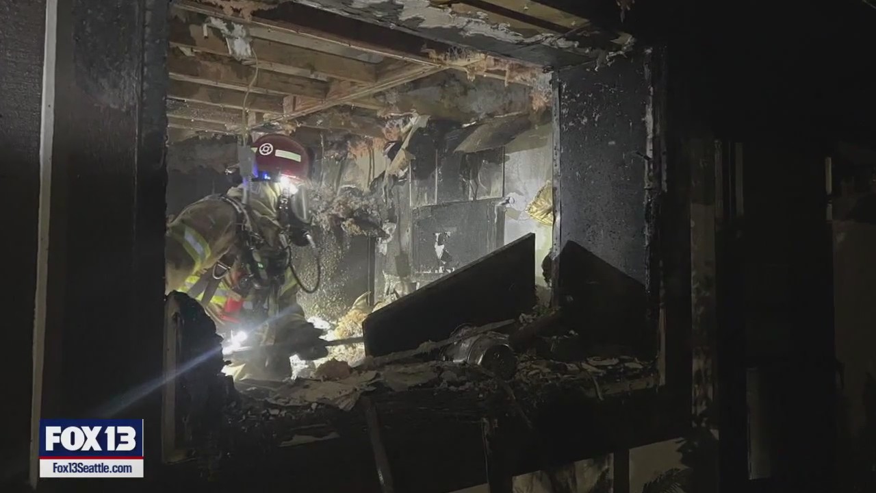 5 displaced in Lakewood duplex fire | FOX 13 Seattle