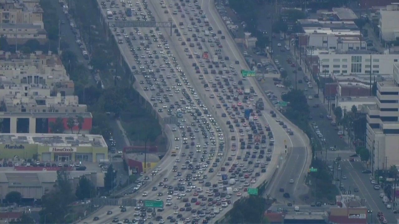 Heavy traffic on 405 Freeway in LA's westside | FOX 11 Los Angeles