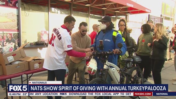 Nationals give away Thanksgiving dinners at 'Turkeypalooza'