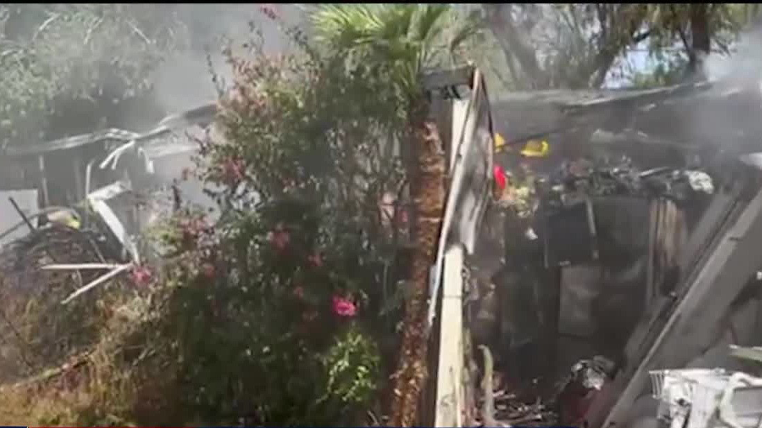 Man, 2 dogs killed in Phoenix mobile home fire