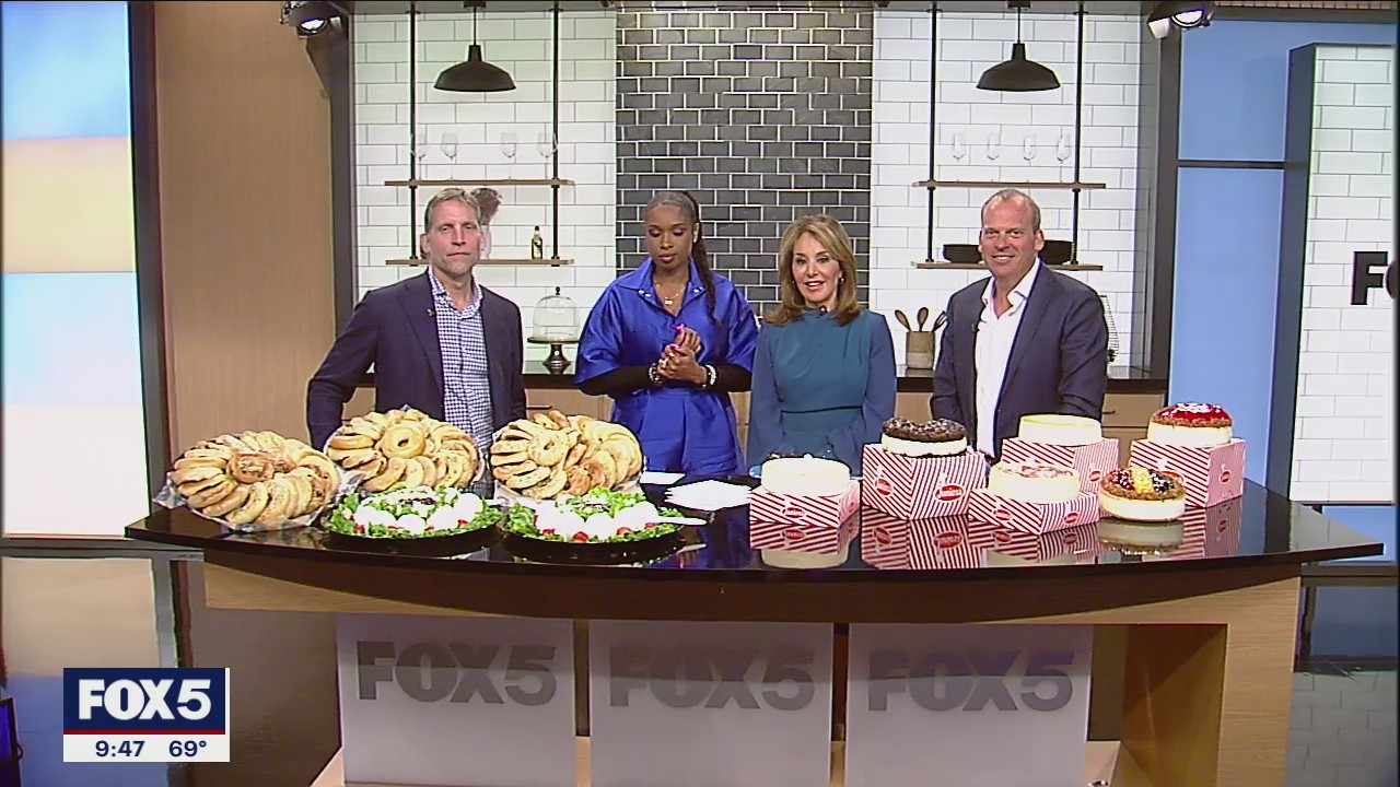 Jennifer Hudson learns about some of NYC's unique foods