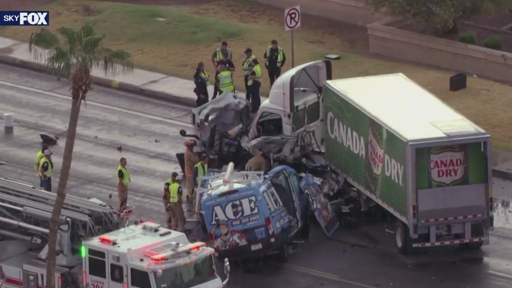 Driver killed in semi-truck crash near Mesa intersection | FOX 10 Phoenix
