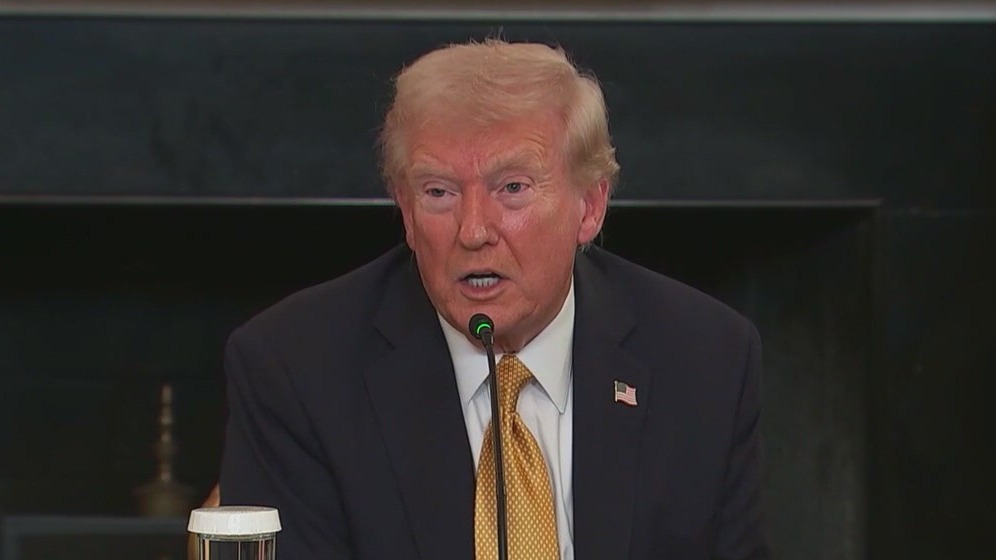 Federal workers miss another paycheck as shutdown stalemate drags on